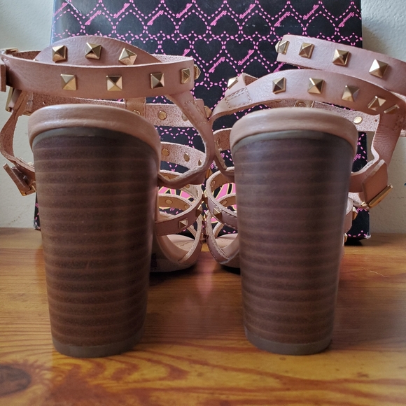 πHPβ¨ BNIB! Betseyville Naveah Gladiator Sandals - Size 7 - Picture 5 of 12